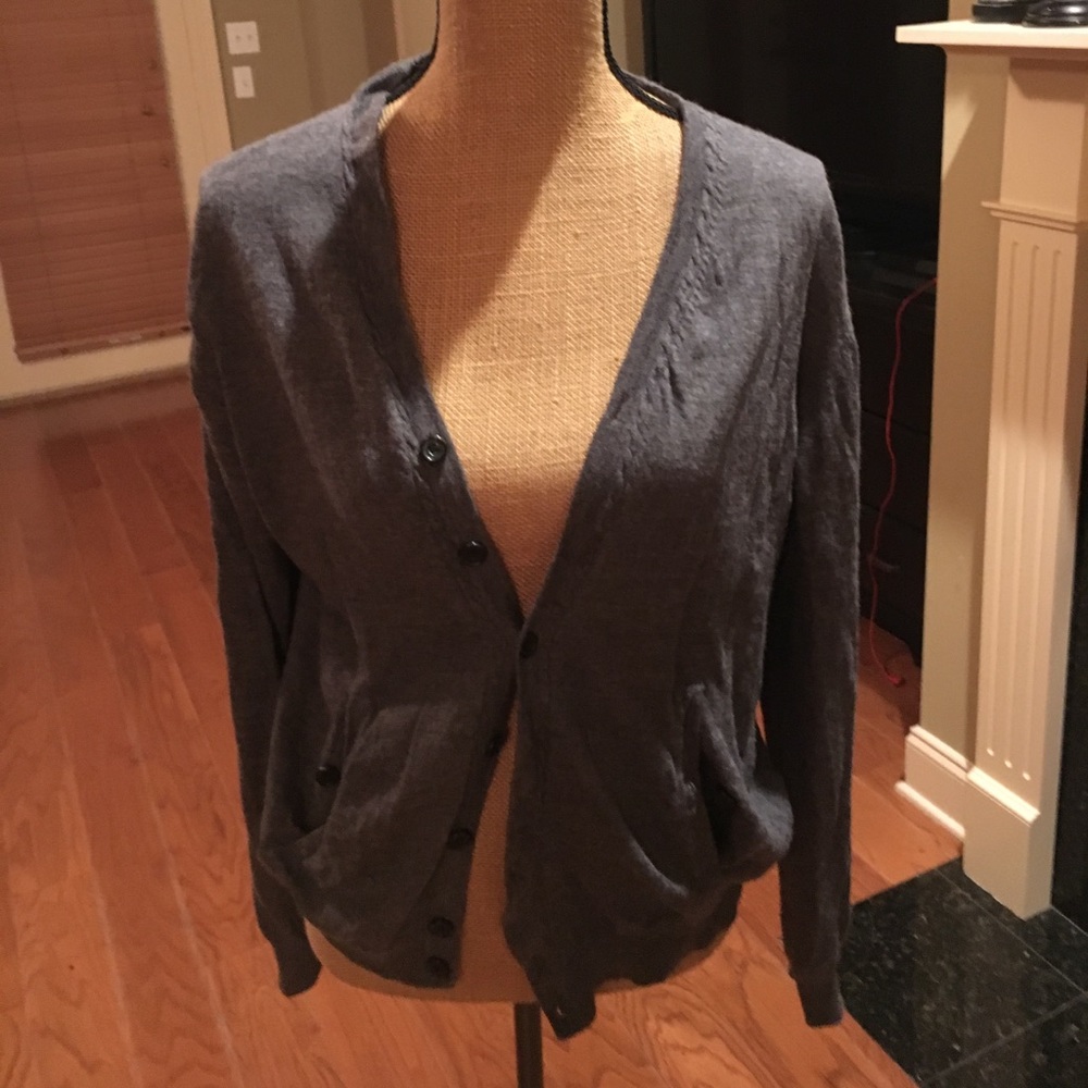Cute Murano gray cardigan!