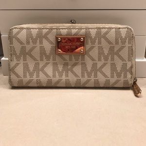 Michael kors wallet white