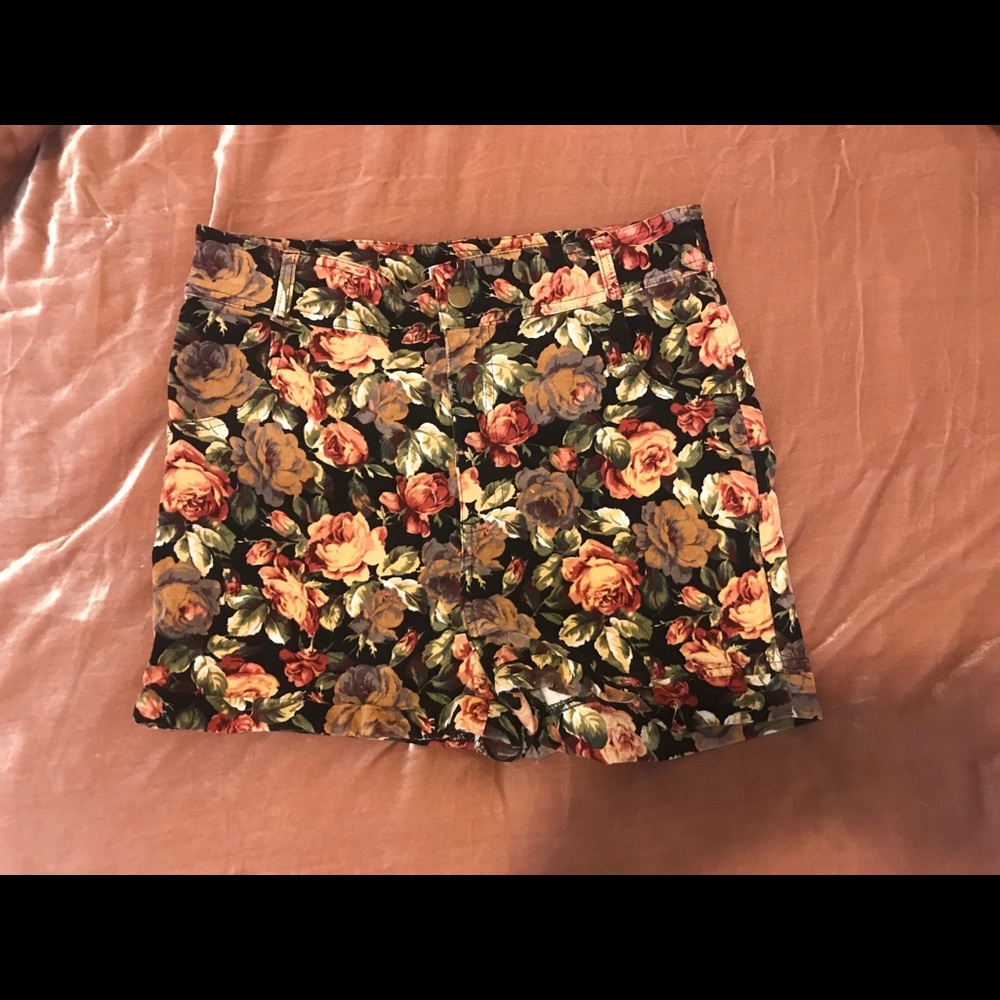 ✨VELVET vintage inspired floral shorts✨