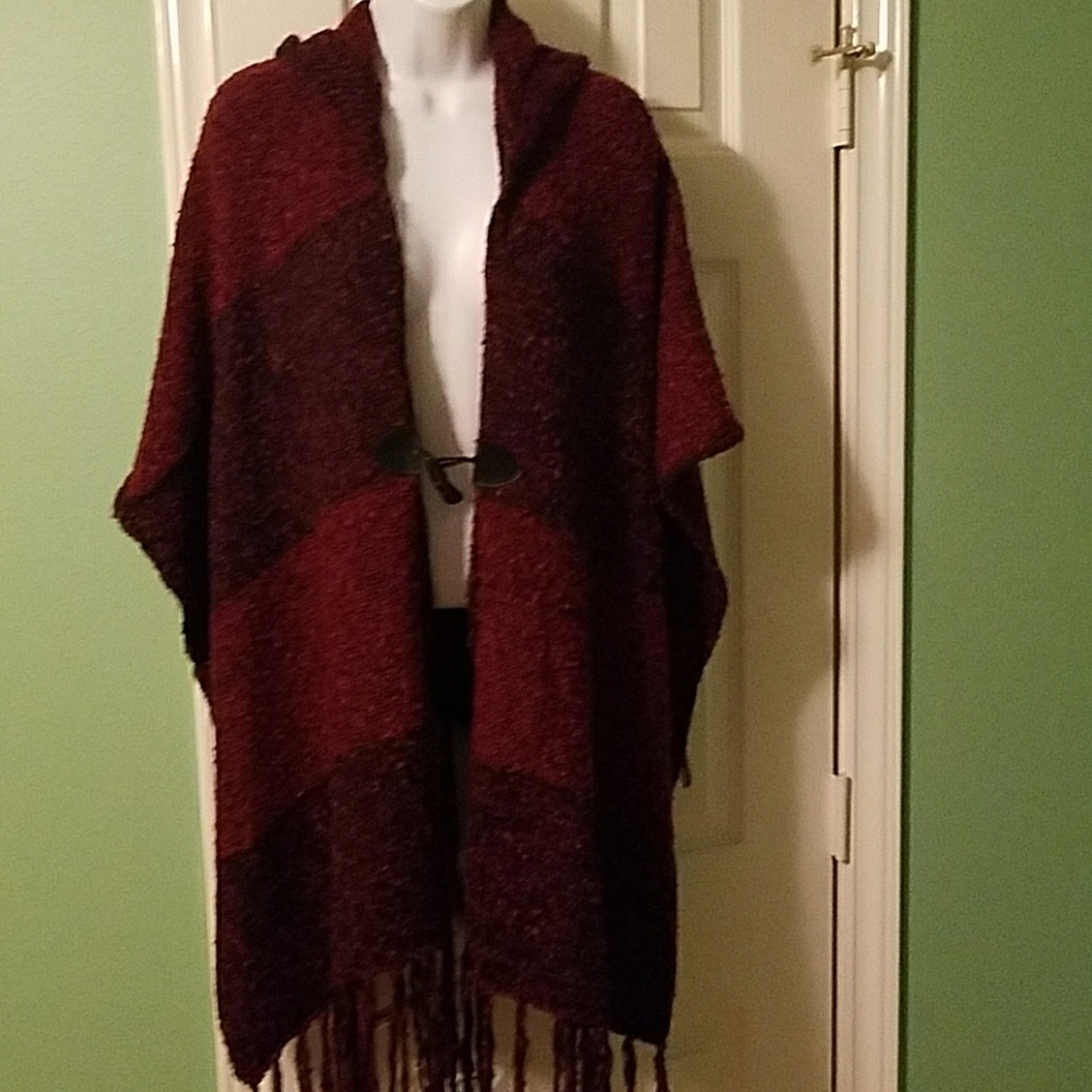 NWT Chic fringe marbled poncho in burgundy/black
