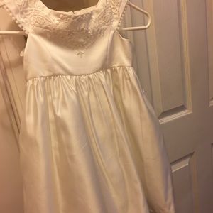 Children size 5 little flower girl dress neverworn