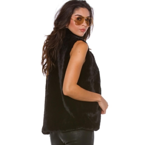 The Amelia Fur Vest - Picture 3 of 4