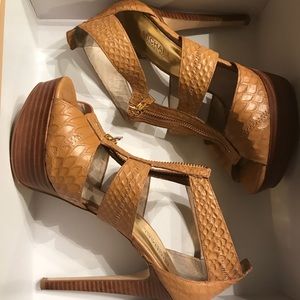 Michael Kors Berkley Platform size 8 1/2