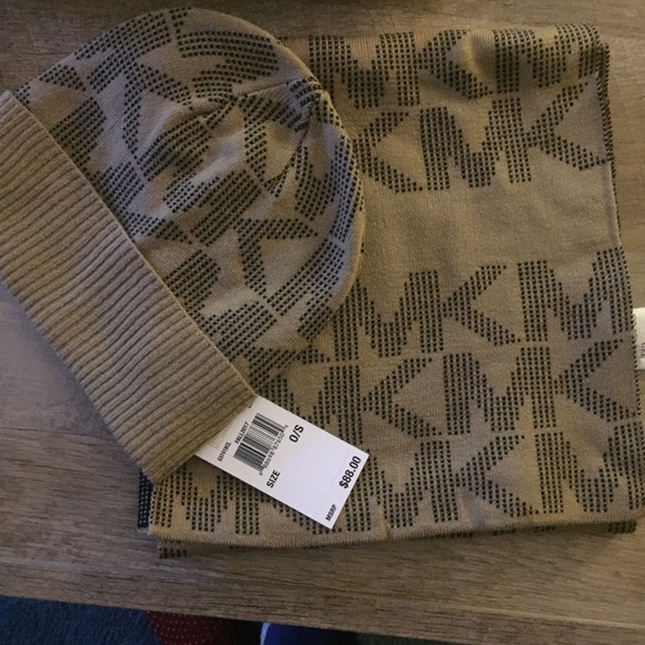 New in box Michael kors gift set - Picture 2 of 2