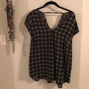 Dr2 (Nordstrom) Black and white flowy top Size L