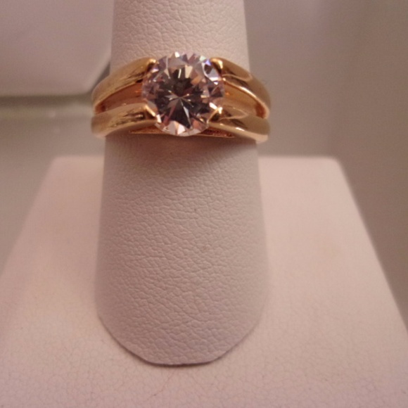 18KT GOLD PLATED/ CUBIC ZIRCONIA Jewelry - 18KT GOLD PLATED CUBIC ZIRCONIA RING RG16