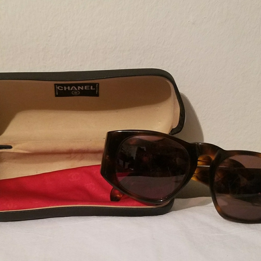 CHANEL Sunglasses