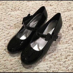 🎀 NWT Black Patten Leather Shoes w/Bow Size 2 🎀