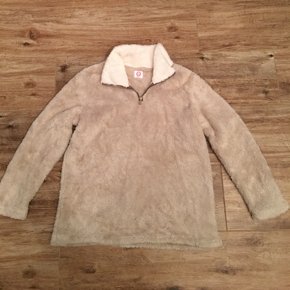 Faux fur pullover. Cream and Ivory. Size Large