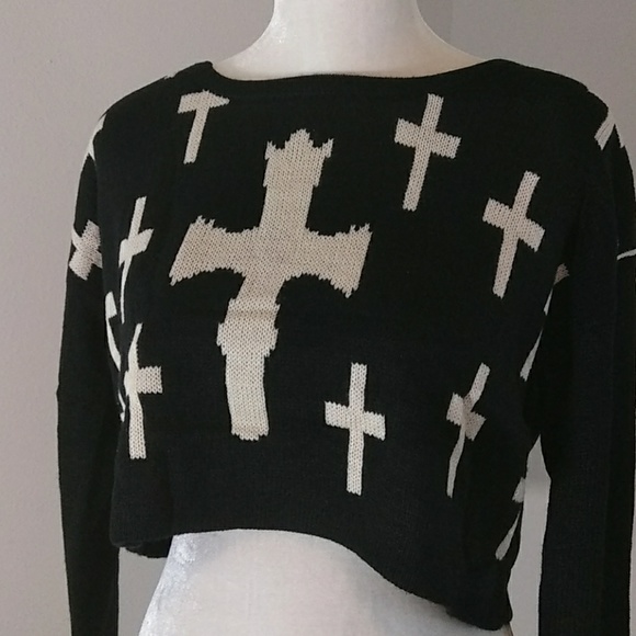 🆕Black and White Cropped Cross Sweater - Picture 1 of 8