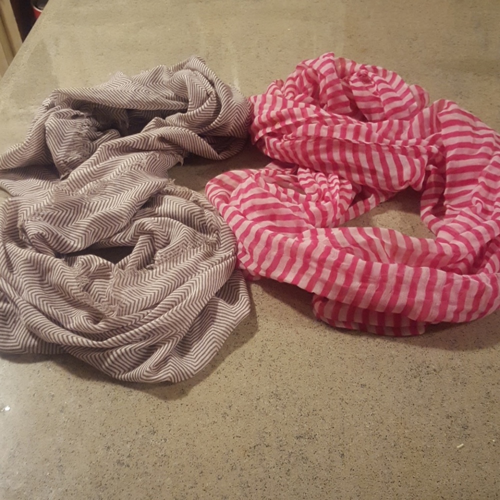 Lightweight infinity scarves