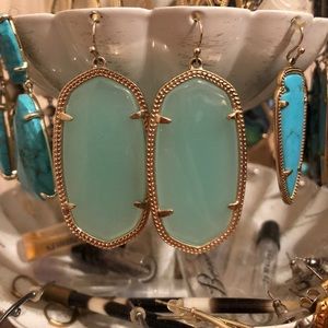 Kendra Scott Danielle Earrings in Chalcedony ✨