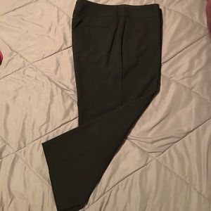 Daisy Fuentes black dress pant capris