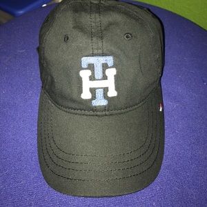 Tommy Hilfiger dad hat