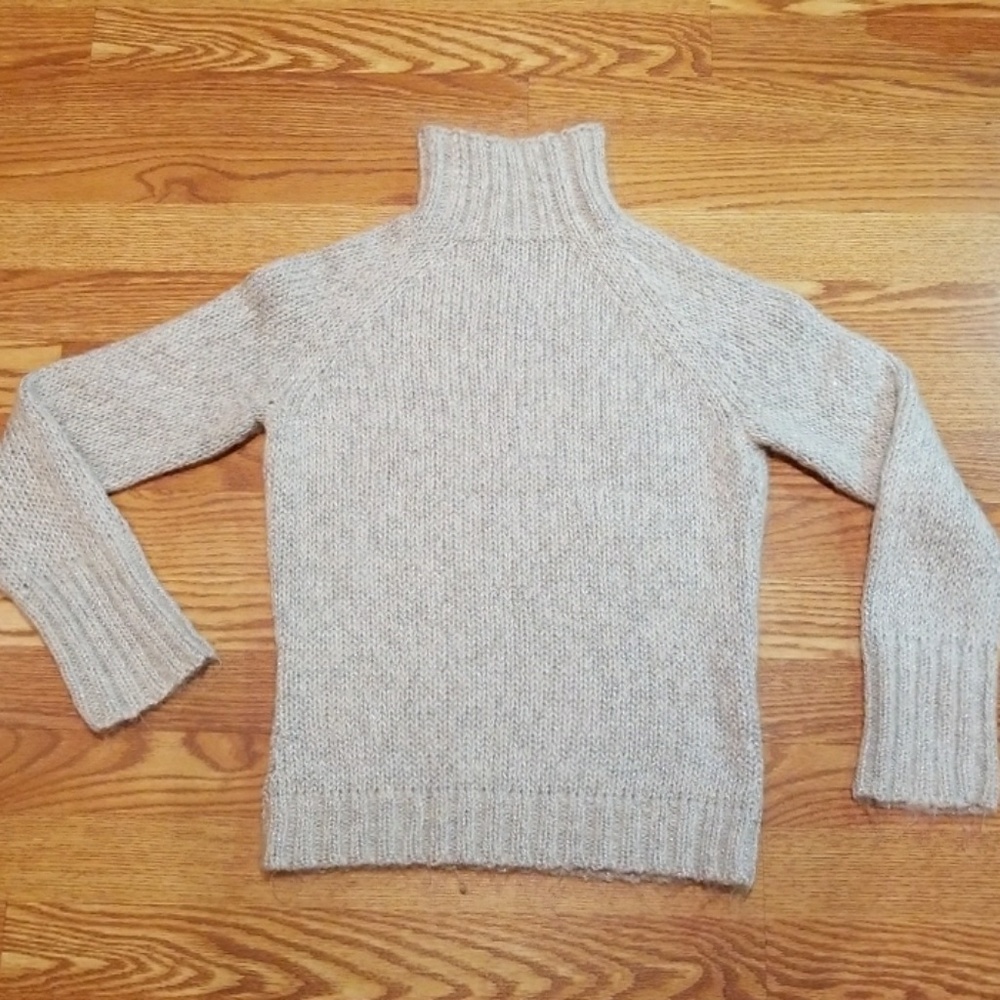Women to express sweater size small silver color