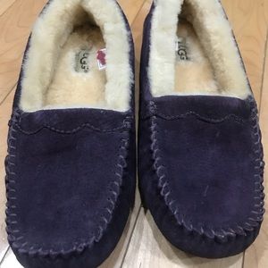 NWOT UGG Moccasins Size 8