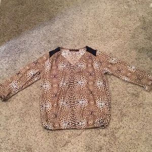 Sold-V neck cheetah print top