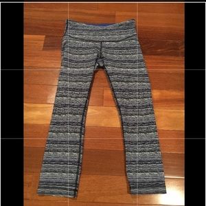 Lululemon Size 4 blue Capri pants