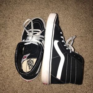 Black and white vans sk8-hi’s