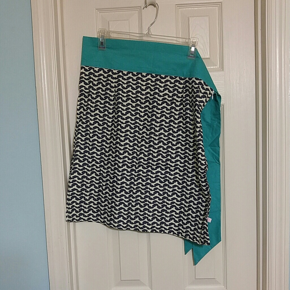 Skirt with side bow
