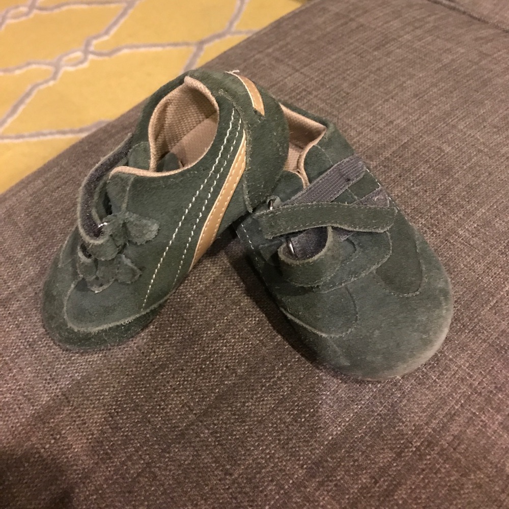 Boys shoes size 5