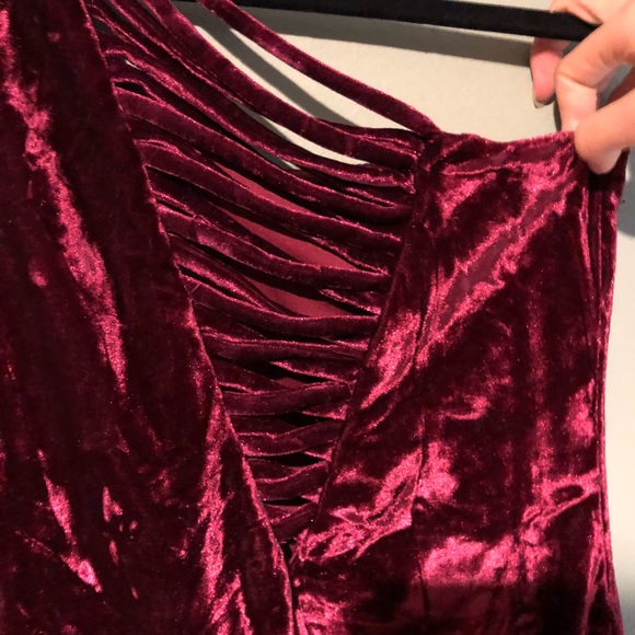 SUPER CUTE ONE SHOULDER VELVET HOCO DRESS - Picture 4 of 5