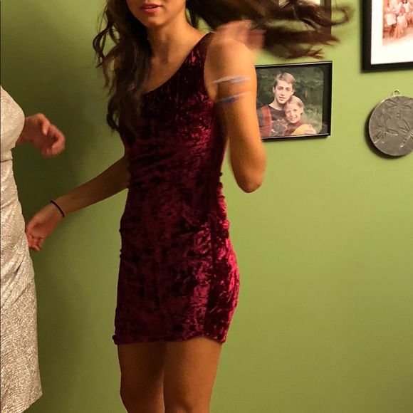 SUPER CUTE ONE SHOULDER VELVET HOCO DRESS - Picture 5 of 5