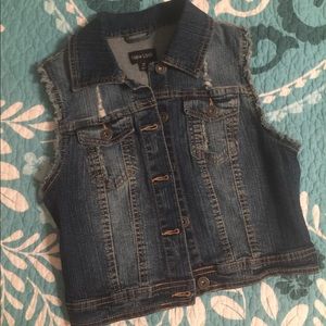 Cropped Jean Distressed Denim Jacket Vest