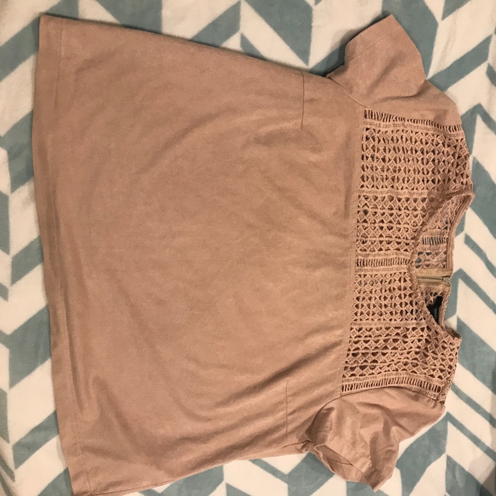 Women's scoop neck tee