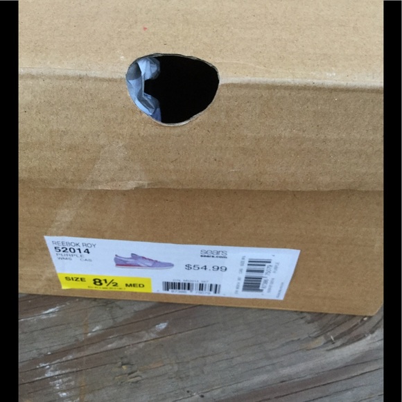 REEBOK BRAND NEW ATHLETIC SHOES. - Picture 3 of 3