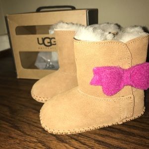 Toddler Uggs - Cassie Bow size 4/5, never worn