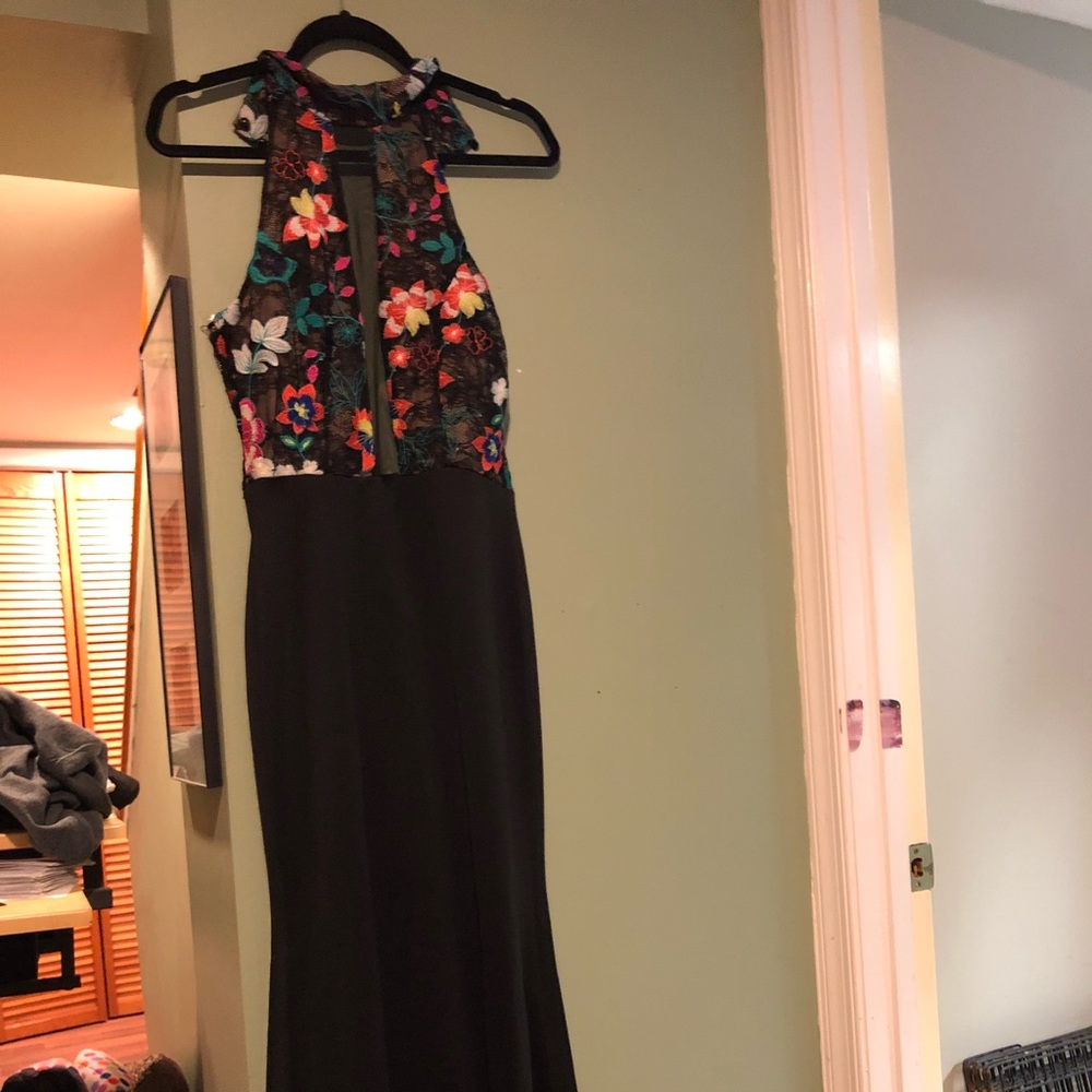 NWT BEAUTIFUL PROM DRESS