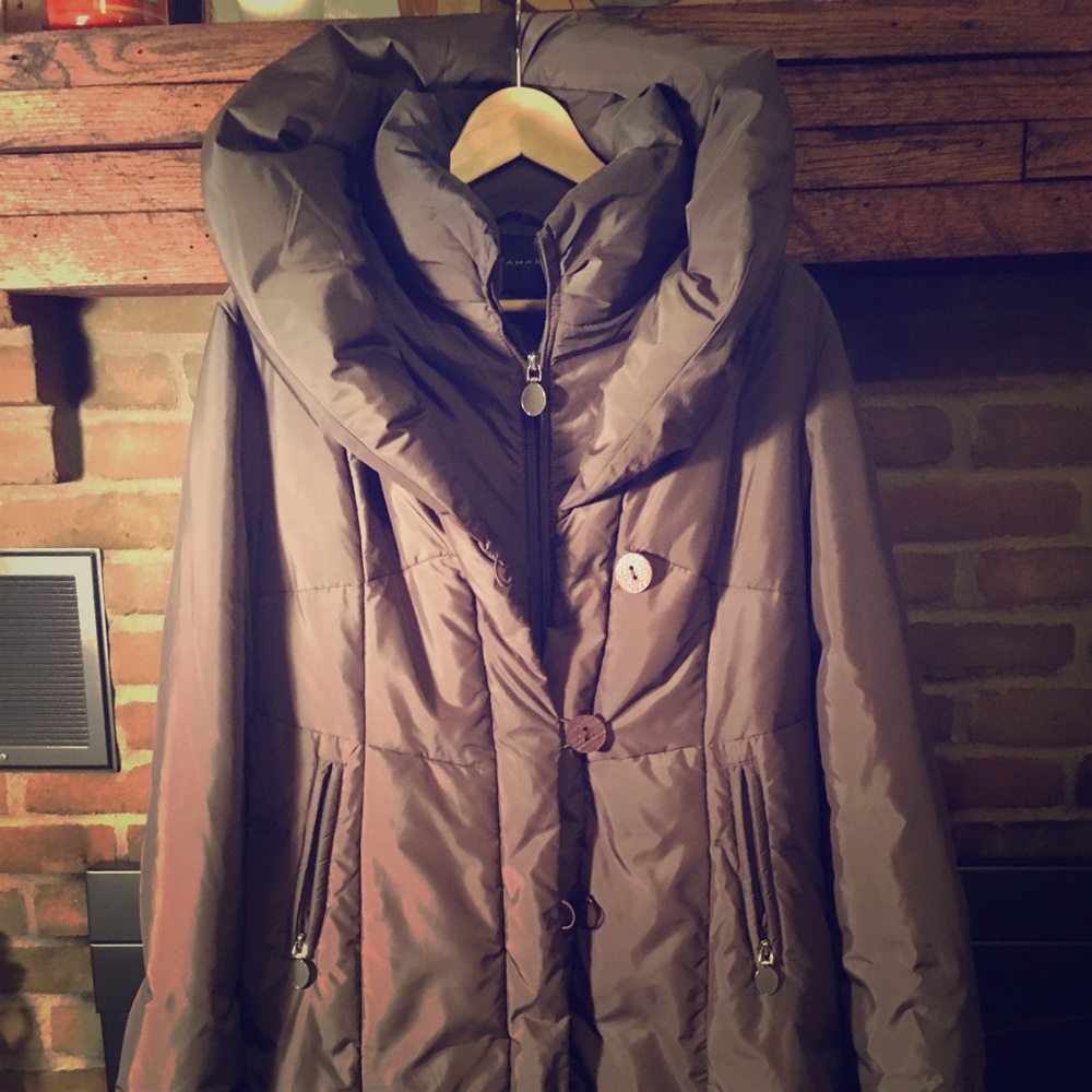 Tahari winter coat; olive green with modern collar