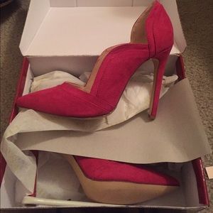 new still in box magenta scalloped heels PROM HOCO