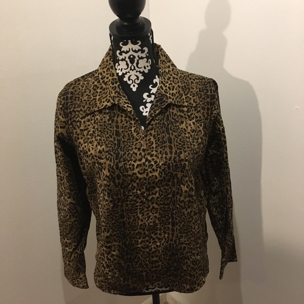 Zipper style shirt for a woman