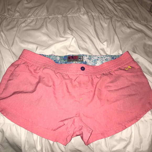 Under Armour Pants - Cute women’s Under Armour shorts XL