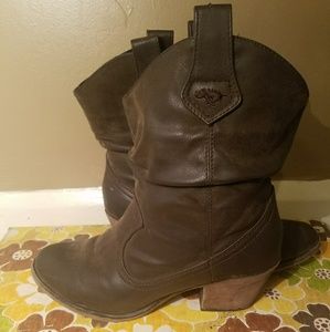 Rocket dog western style heeled cowgirl boot