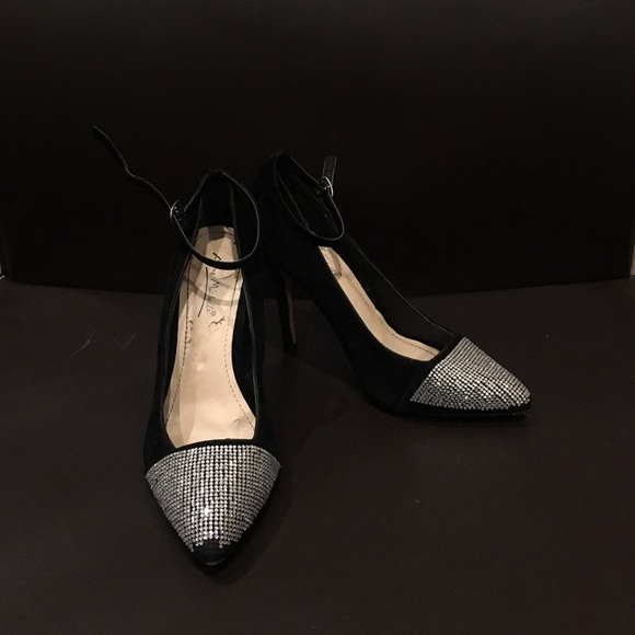 Black heels with rhinestone toes size 7 👠 - Picture 7 of 7