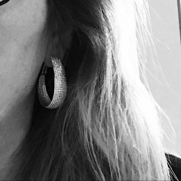 Lightweight Ribbed Silver Hoop Earrings - Picture 4 of 5