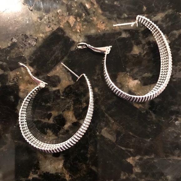 Lightweight Ribbed Silver Hoop Earrings - Picture 5 of 5