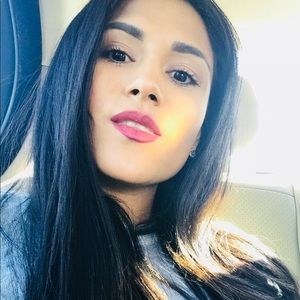 Meet your Posher, Ana