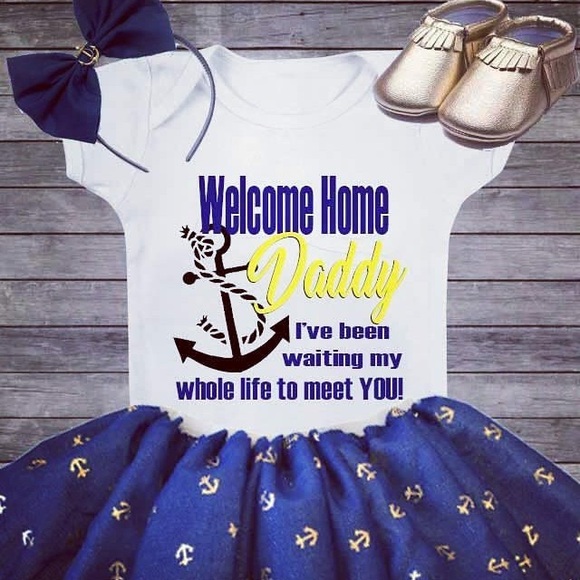 Welcome Home Military Dad Onesie - Picture 1 of 2