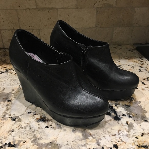 Zipper Wedge - Picture 2 of 4