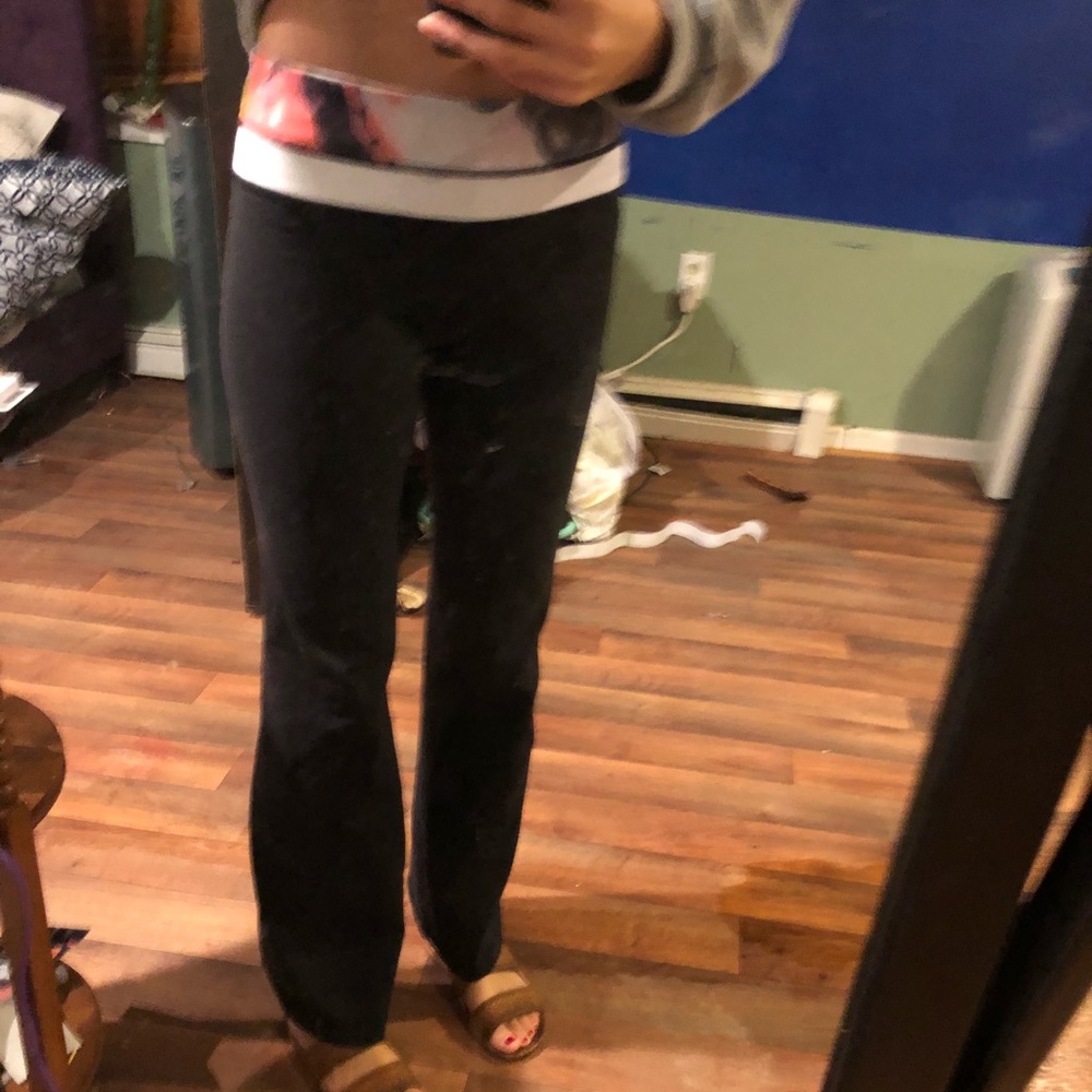 REVERSIBLE LULULEMON YOGA PANTS
