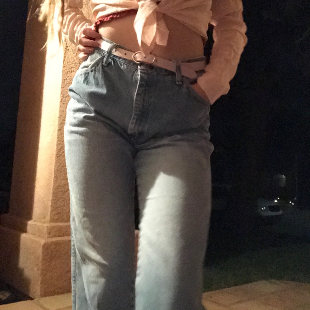 Light wash mom jeans!