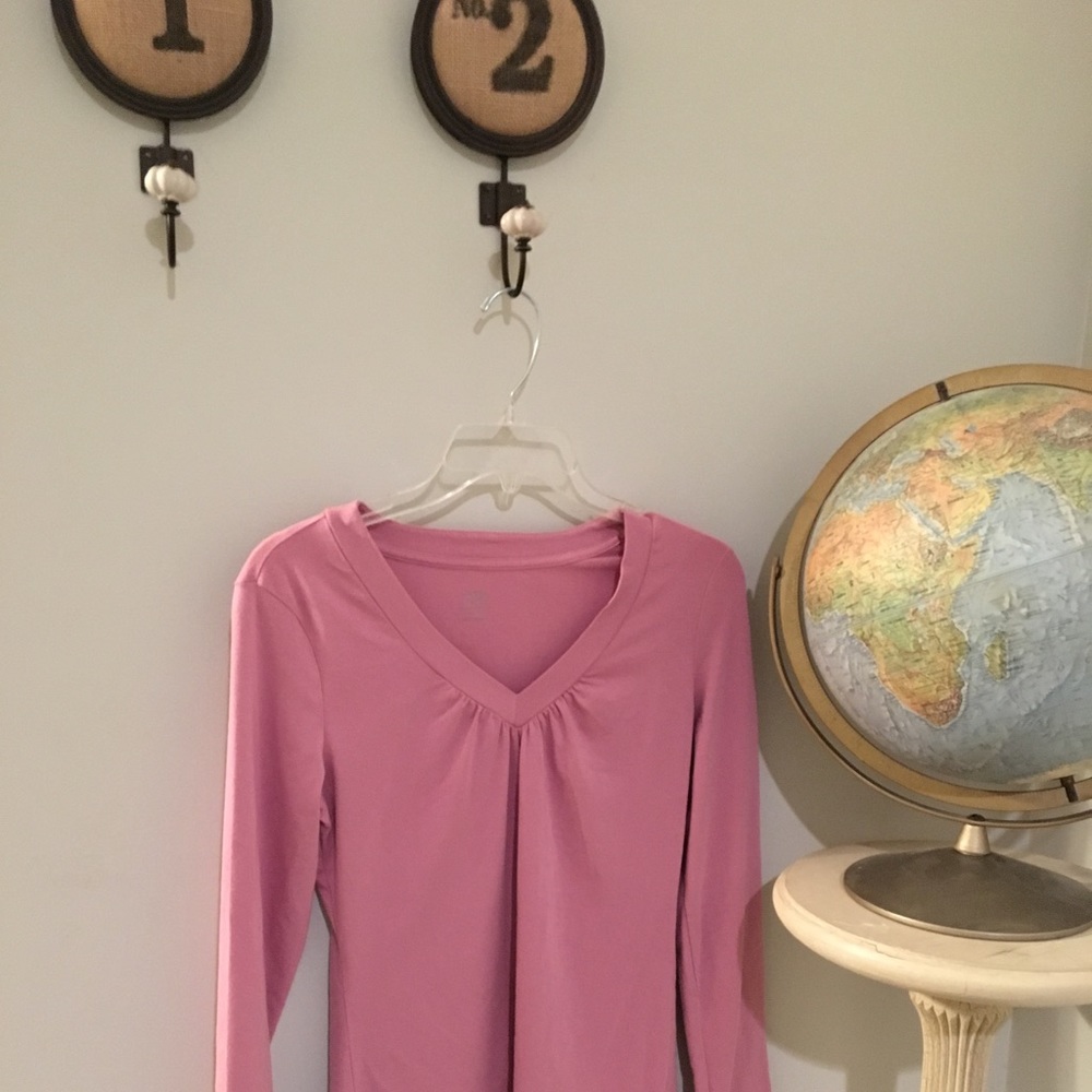 NEW. Apt. 9 V-Neck long sleeve t-shirt NWT