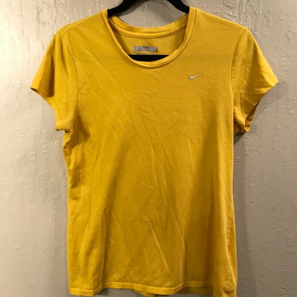 Nike Tops - ✨EUC✨Nike Sports Tee Nike Tops - ✨EUC✨Nike Sports Tee