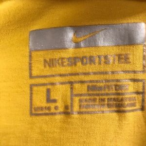 Nike Tops - ✨EUC✨Nike Sports Tee Nike Tops - ✨EUC✨Nike Sports Tee