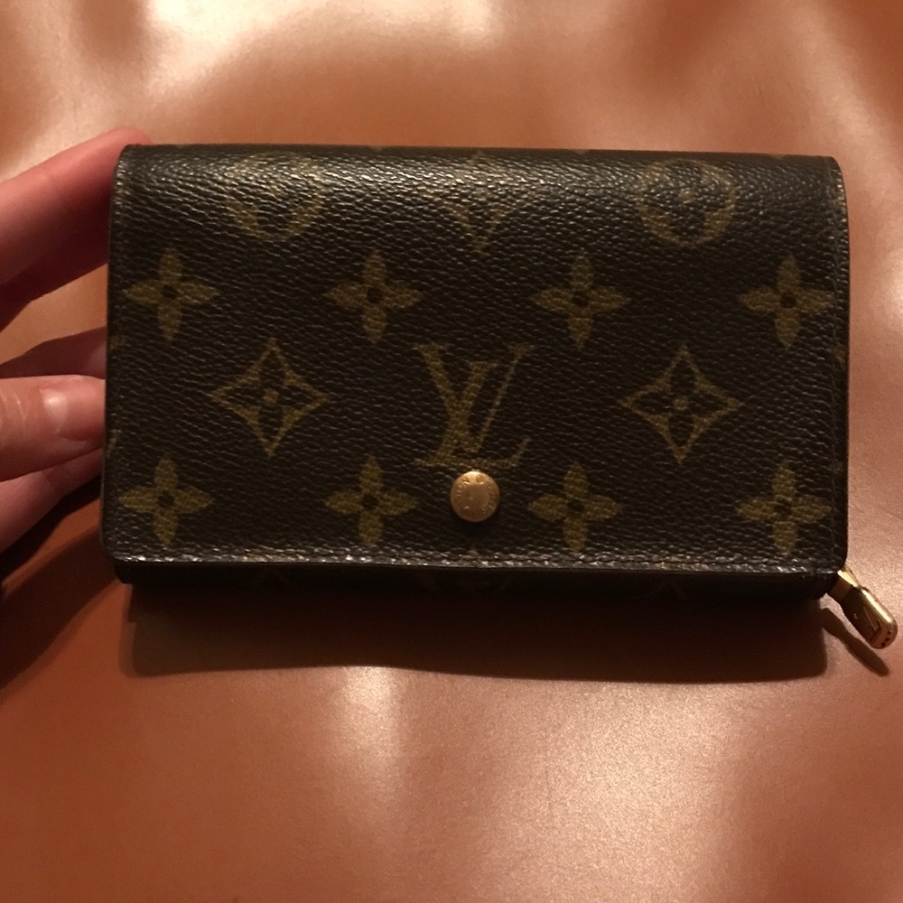 LV Woman’s Wallet FIRM PRICE