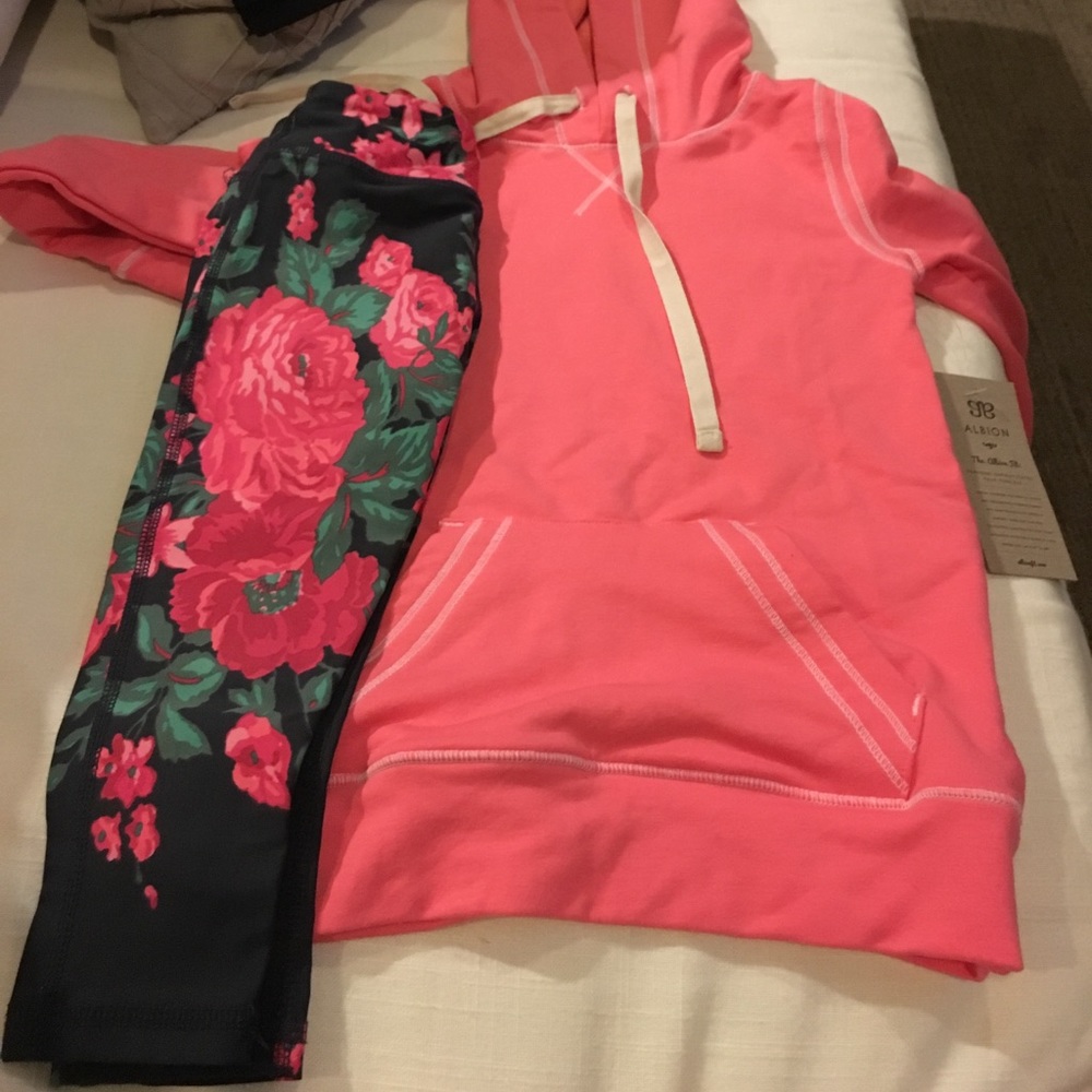Size 4T Albion fit sweatshirt